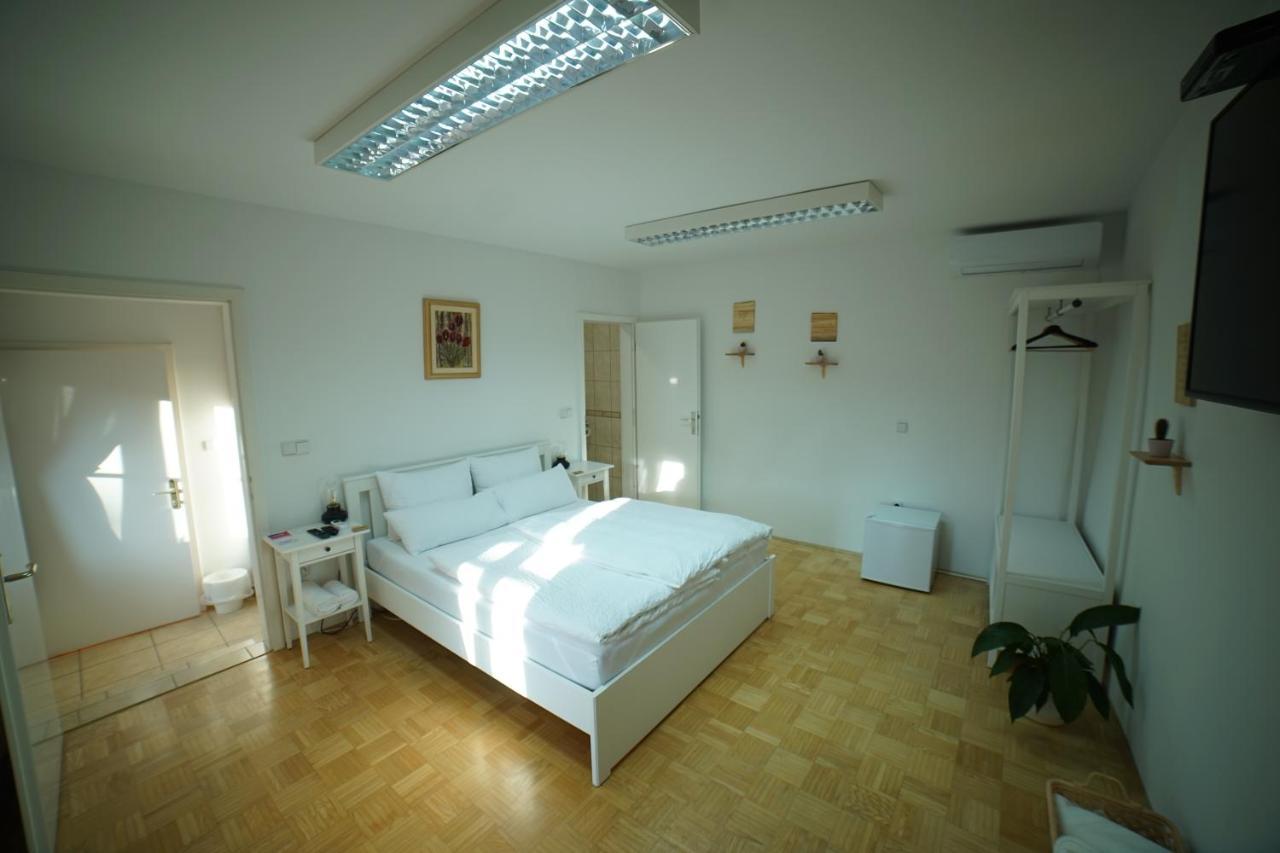 Sobe Prostija Apartment Ptuj Bagian luar foto