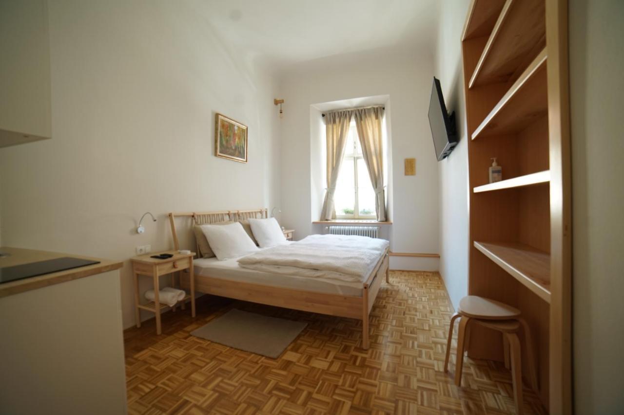 Sobe Prostija Apartment Ptuj Bagian luar foto