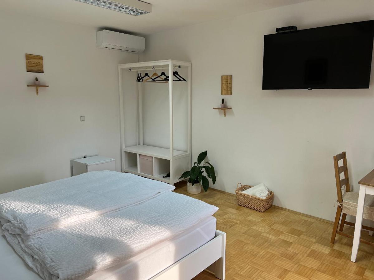 Sobe Prostija Apartment Ptuj Bagian luar foto